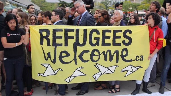 СПУТНИК_Добро пожаловать, беженцы – сотни канадцев митинговали в защиту мигрантов - Sputnik Беларусь