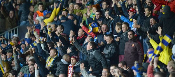 Белорусские болельщики радуются голу БАТЭ в ворота Ромы - Sputnik Беларусь