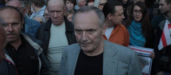 Владимир Некляев на пикете на площади Свободы Владимир Некляев на пикете на площади Свободы - Sputnik Беларусь