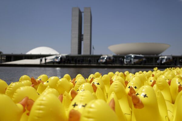Протест против повышения налогов в Бразилиа перед Национальным конгрессом - Sputnik Беларусь