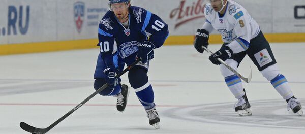 Нападающий Динамо-Минск Мэтт Эллисон в матче против Барыса (Астана) Нападающий Динамо-Минск Мэтт Эллисон в матче против Барыса (Астана) - Sputnik Беларусь