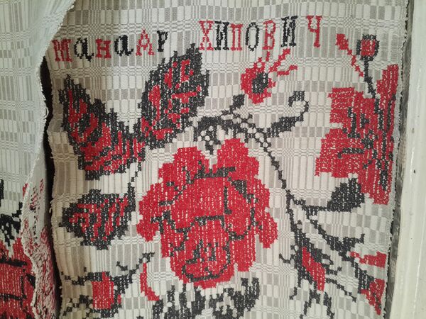 Маня Архипович из Больших Дворцов выткала свое имя на рушнике Маня Архипович из Больших Дворцов выткала свое имя на рушнике - Sputnik Беларусь