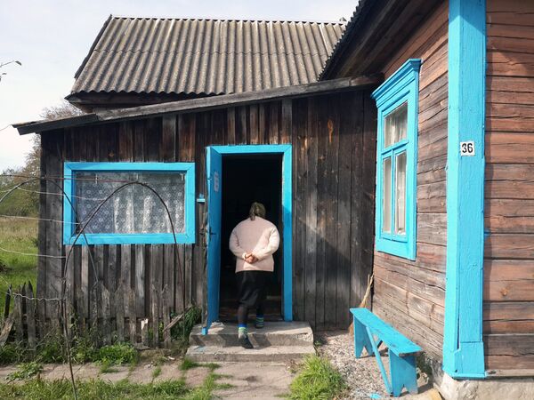 Мария Вечорко активно пополняет коллекцию музея, но фотографироваться не хочет Мария Вечорко активно пополняет коллекцию музея, но фотографироваться не хочет - Sputnik Беларусь