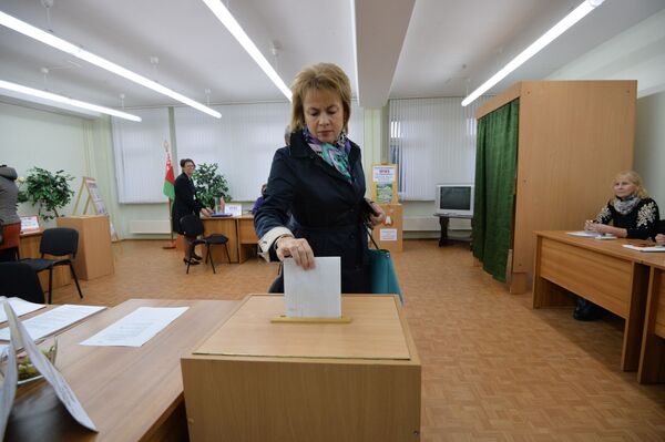 Глава избирательного штаба Александра Лукашенко голосует досрочно - Sputnik Беларусь