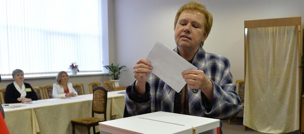Председатель ЦИК Беларуси Лидия Ермошина голосует на президентских выборах - Sputnik Беларусь