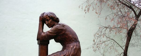 Памятник поэтессе М. Цветаевой открыт в Борисоглебском переулке Памятник поэтессе М. Цветаевой открыт в Борисоглебском переулке - Sputnik Беларусь