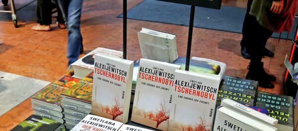 Кнігі Святланы Алексіевіч у кнігарні Берліна Кнігі Святланы Алексіевіч у кнігарні Берліна - Sputnik Беларусь