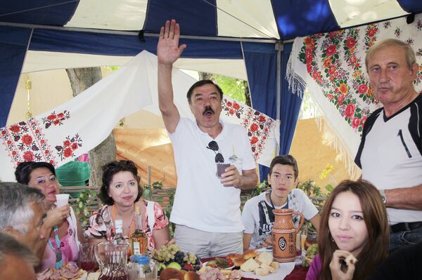 Актер Рустам Сагдуллаев на встрече актеров с жителями станицы Гостагаевской, прошедшей в рамках кинофестиваля Киношок в Анапе - Sputnik Беларусь