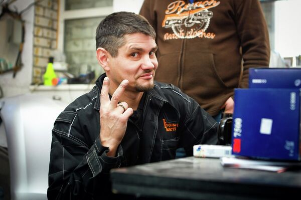 За месяц канал брестского автомастера посещают 1,5 зрителей - Sputnik Беларусь