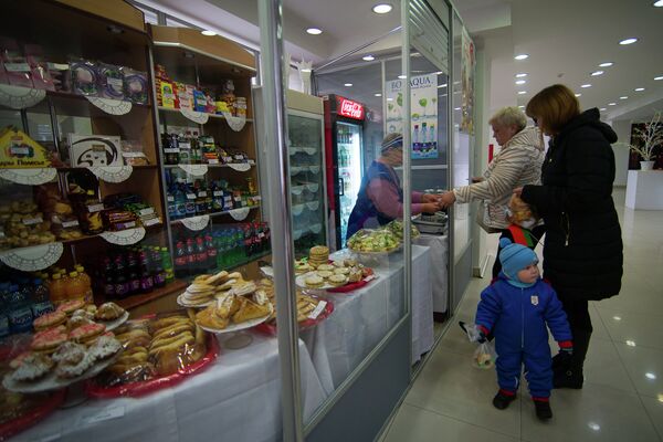 Буфет на участке №56 при Университете культуры и искусств  - Sputnik Беларусь