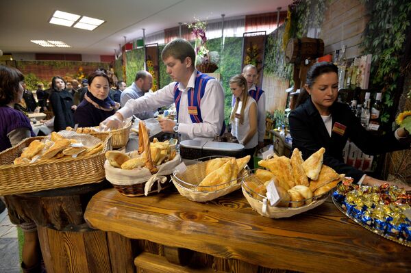 Буфет на участке для голосования №1 - Sputnik Беларусь