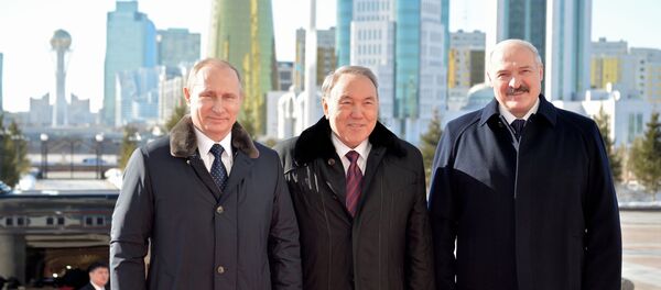 Президент России Владимир Путин, президент Казахстана Нурсултан Назарбаев и президент Беларуси Александр Лукашенко во время встречи в Астане - Sputnik Беларусь