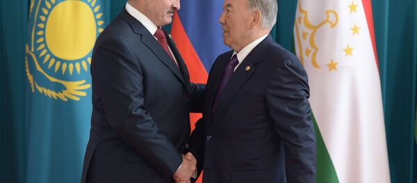 Александр Лукашенко и Нурсултан Назарбаев на заседании Совета глав государств-участников СНГ - Sputnik Беларусь