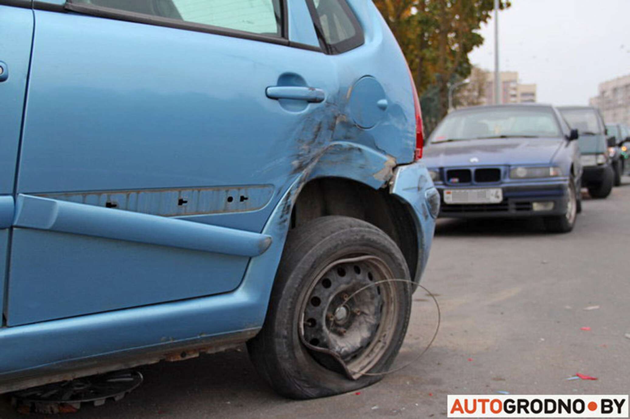 Молодой человек на Jeep разбил 4 машины в Гродно и пытался скрыться -  16.10.2015, Sputnik Беларусь