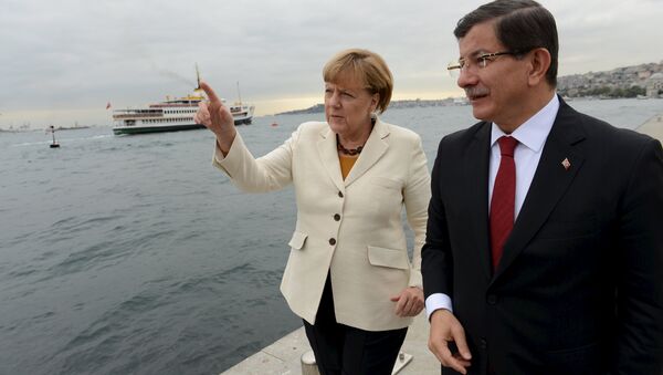 Канцлер Германии Ангела Меркель и премьер-министр Турции Ахмет Давутоглу - Sputnik Беларусь