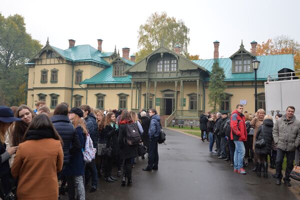 Перед открытием мемориальной доски в Лошице. - Sputnik Беларусь