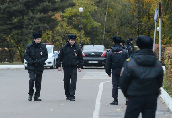 Сотрудники полиции у здания городской администрации подмосковного Красногорска - Sputnik Беларусь