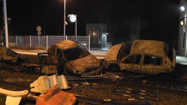 СПУТНИК_Беспорядки во французском Муаране: сожженные автомобили и груды мусора - Sputnik Беларусь