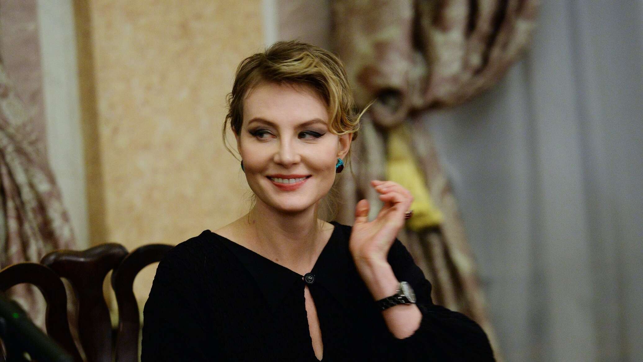 Рената литвинова биография личная жизнь семья муж
