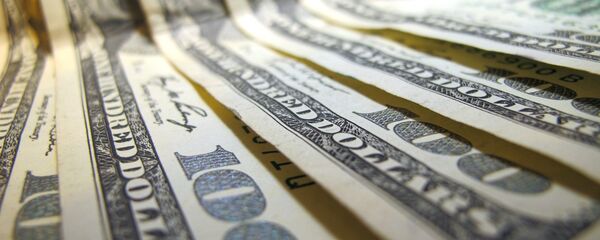 Купюры номиналом в 100 долларов США. Архивное фото - Sputnik Беларусь