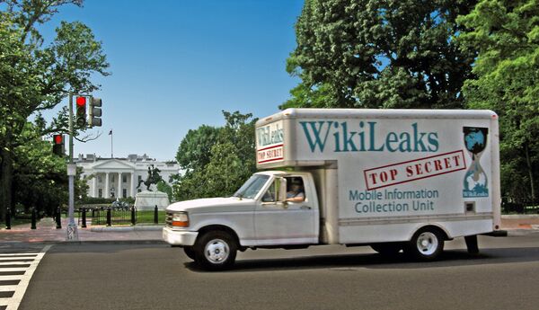 Фургон WikiLeaks  на фоне Белого дома - Sputnik Беларусь