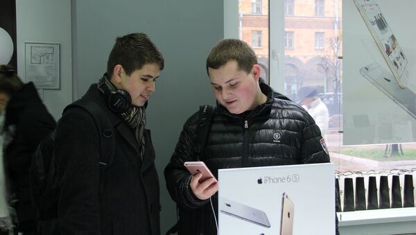 Официальные продажи iPhone6S и iPhone 6S Plus стартовали в Беларуси - Sputnik Беларусь