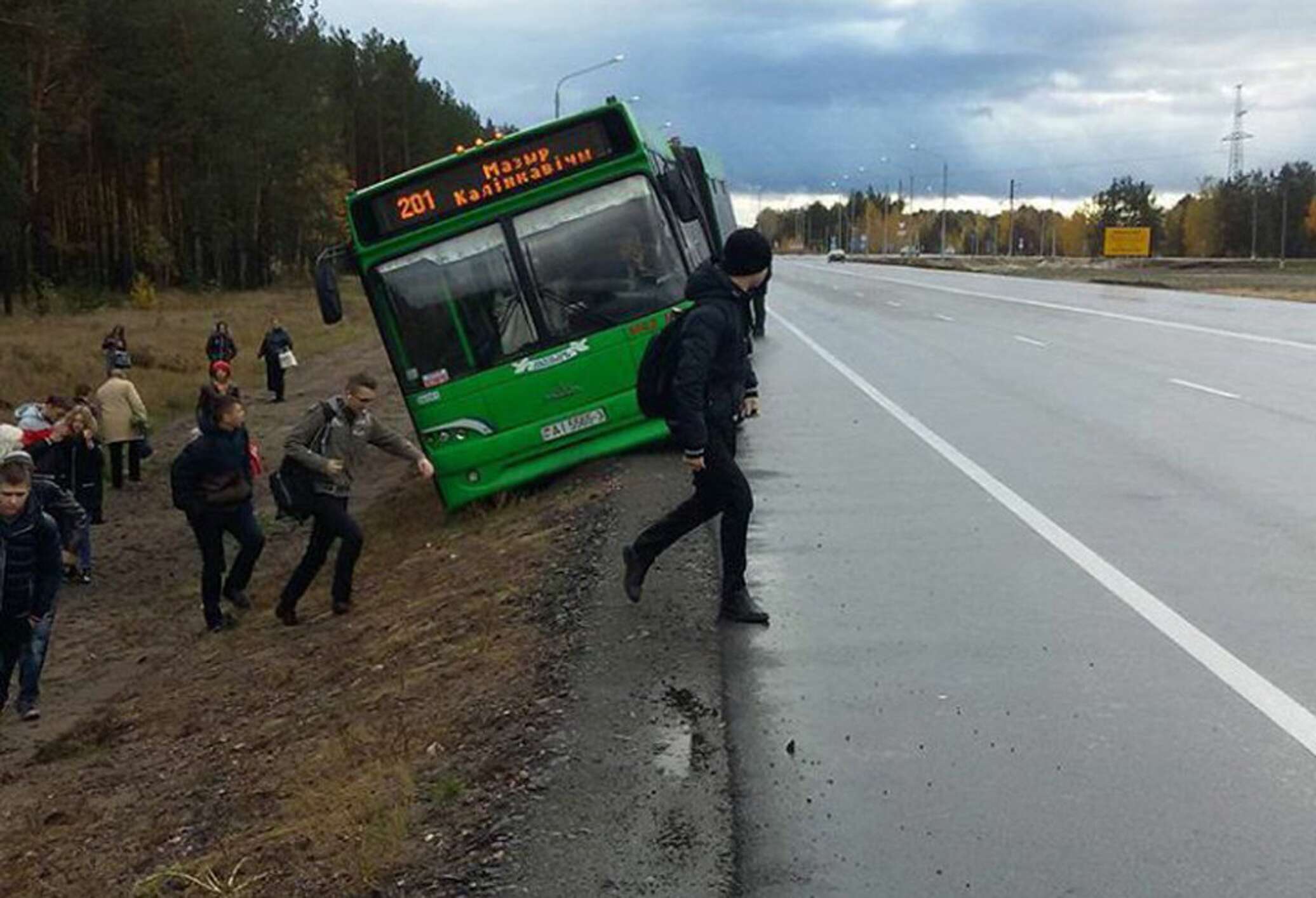 Погода в калинковичи на неделю точный. Авария с автобусом Калинковичи. Мозырь автобус. Происшествия в Беларуси. ДТП В Беларуси за последние сутки.