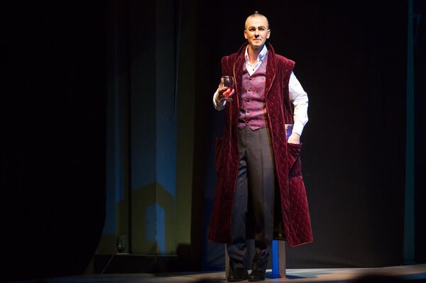 В главной роли герцога Орсино - Сергей Чекерес  - Sputnik Беларусь