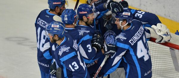 Хоккеисты Динамо-Минск празднуют победу в матче против Металлурга (Магнитогорск) - Sputnik Беларусь