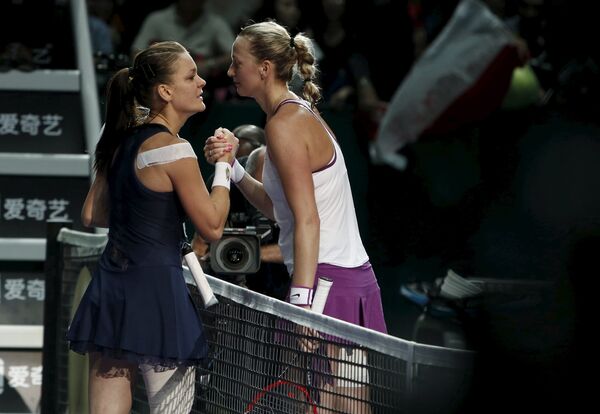 Агнешка Радваньская (Польша) и Петра Квитова (Чехия) на корте - Sputnik Беларусь