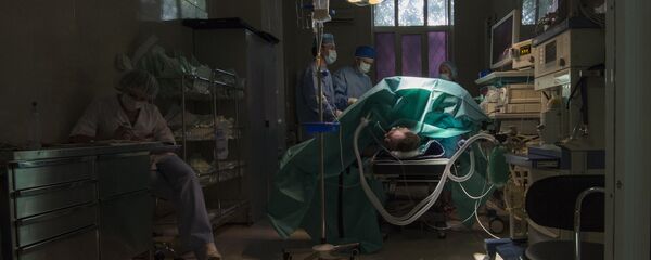 Операция в клинике. Архивное фото - Sputnik Беларусь