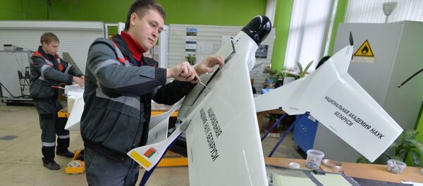 Сборка беспилотника серии Бусел, архивное фото - Sputnik Беларусь