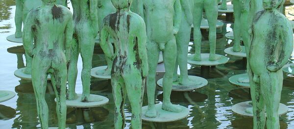 Статуи-фонтан французского художника Фабриса Ибера в Лиссабоне - Sputnik Беларусь