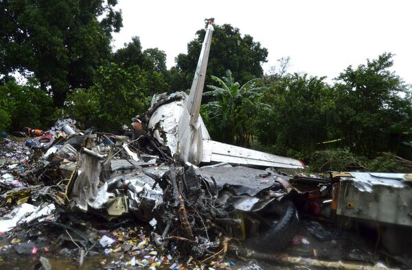 Фрагменты разбившегося в Южном Судане грузового самолета Ан-12 - Sputnik Беларусь