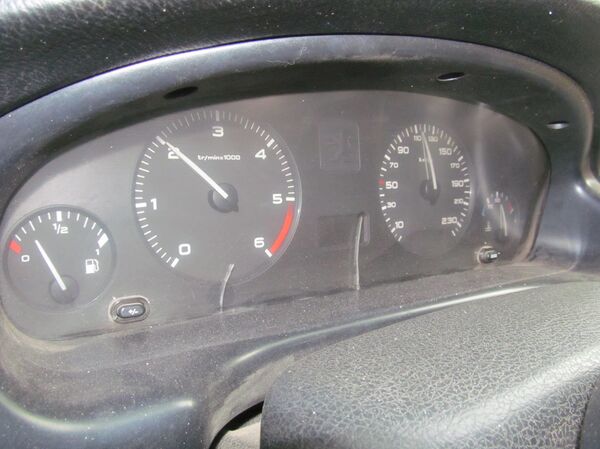 Приборная панель Peugeot, попавшего в ДТП - Sputnik Беларусь