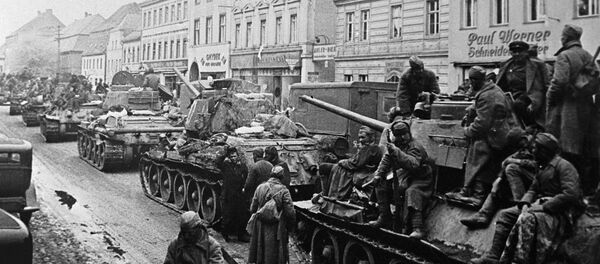 Советские танки во время подготовки к штурму столицы Германии - Sputnik Беларусь