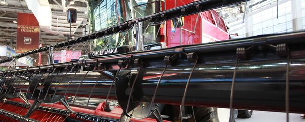 Комбайн Палессе GS16 производства завода Гомсельмаш Комбайн Палессе GS16 производства завода Гомсельмаш - Sputnik Беларусь