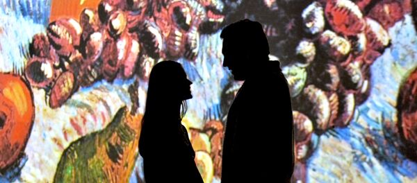 Закаханыя на фоне натурморта Закаханыя на фоне натурморта - Sputnik Беларусь