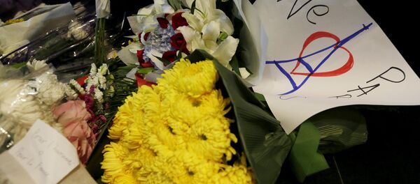 Цветы у посольства Франции в Пекине - Sputnik Беларусь