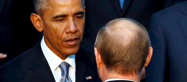 Барак Обама и Владимир Путин беседуют в ходе саммита G20 в Турции - Sputnik Беларусь