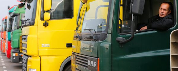 Грузовики в очереди - Sputnik Беларусь