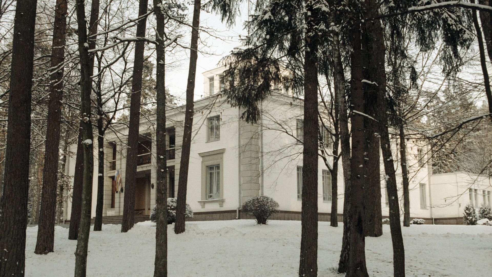 Дом, в котором были подписаны документы о создании СНГ, 8 декабря 1991 года, Беловежская Пуща, Вискули - Sputnik Беларусь, 1920, 08.12.2021