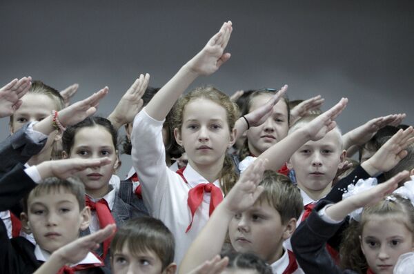 Дети вступают в пионеры - Sputnik Беларусь