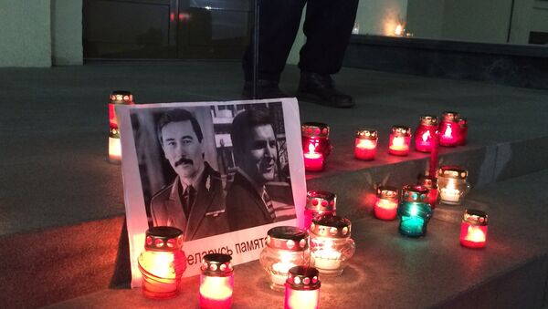 Свечи в память Захаренко и Гончара. - Sputnik Беларусь