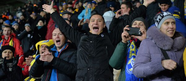 Болельщики на Борисов-арене радуются голу БАТЭ в ворота Байера. - Sputnik Беларусь