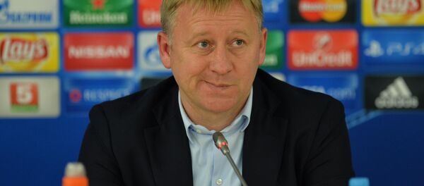 Главный тренер ФК БАТЭ Александр Ермакович. Главный тренер ФК БАТЭ Александр Ермакович. - Sputnik Беларусь