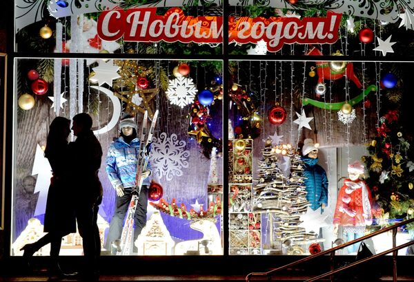 Новогодние витрины ЦУМа - Sputnik Беларусь