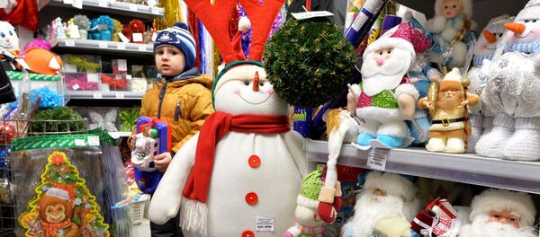 В магазине перед Новым годом, архивное фото - Sputnik Беларусь