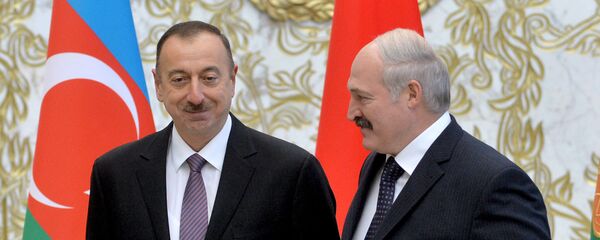 Гейдар Алиев и Александр Лукашенко на встрече в Минске - Sputnik Беларусь