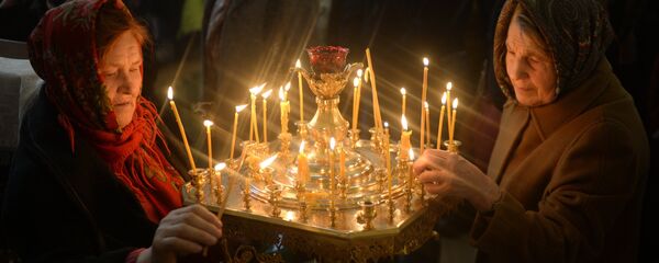 Прихожане в церкви - Sputnik Беларусь